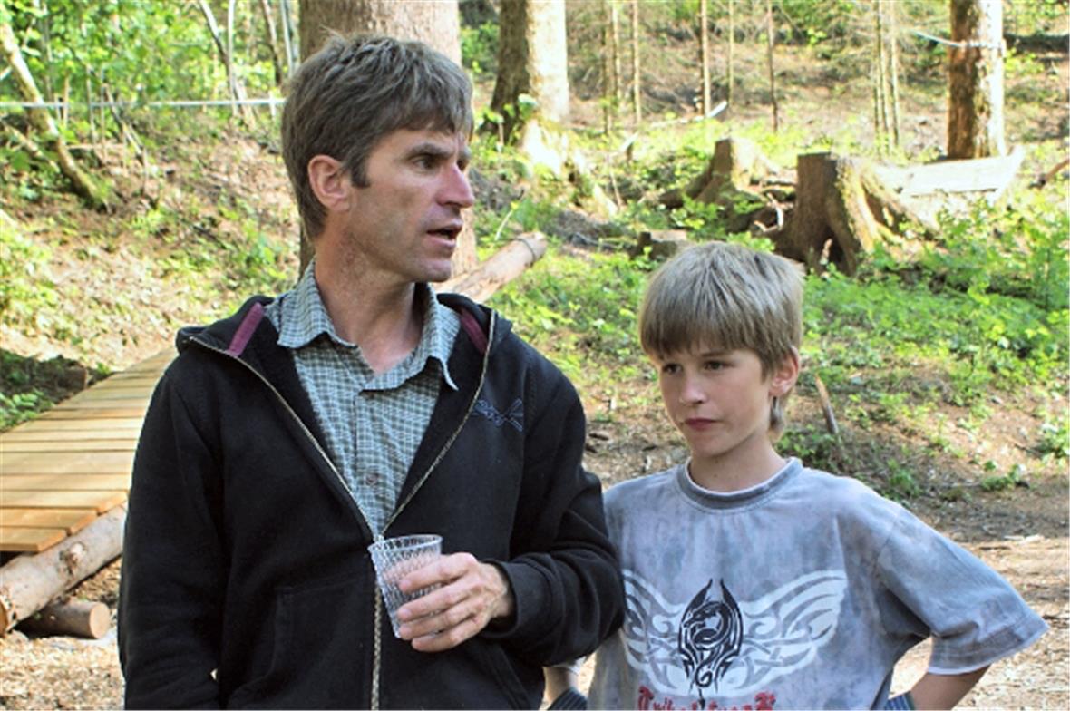 Hans Allemann, Zweisimmen, (mit Sohn Oliver) Präsident der Swiss Outdoor Association(SOA): «Die Bestimmungen gehen weit über das Besprochene hinaus».