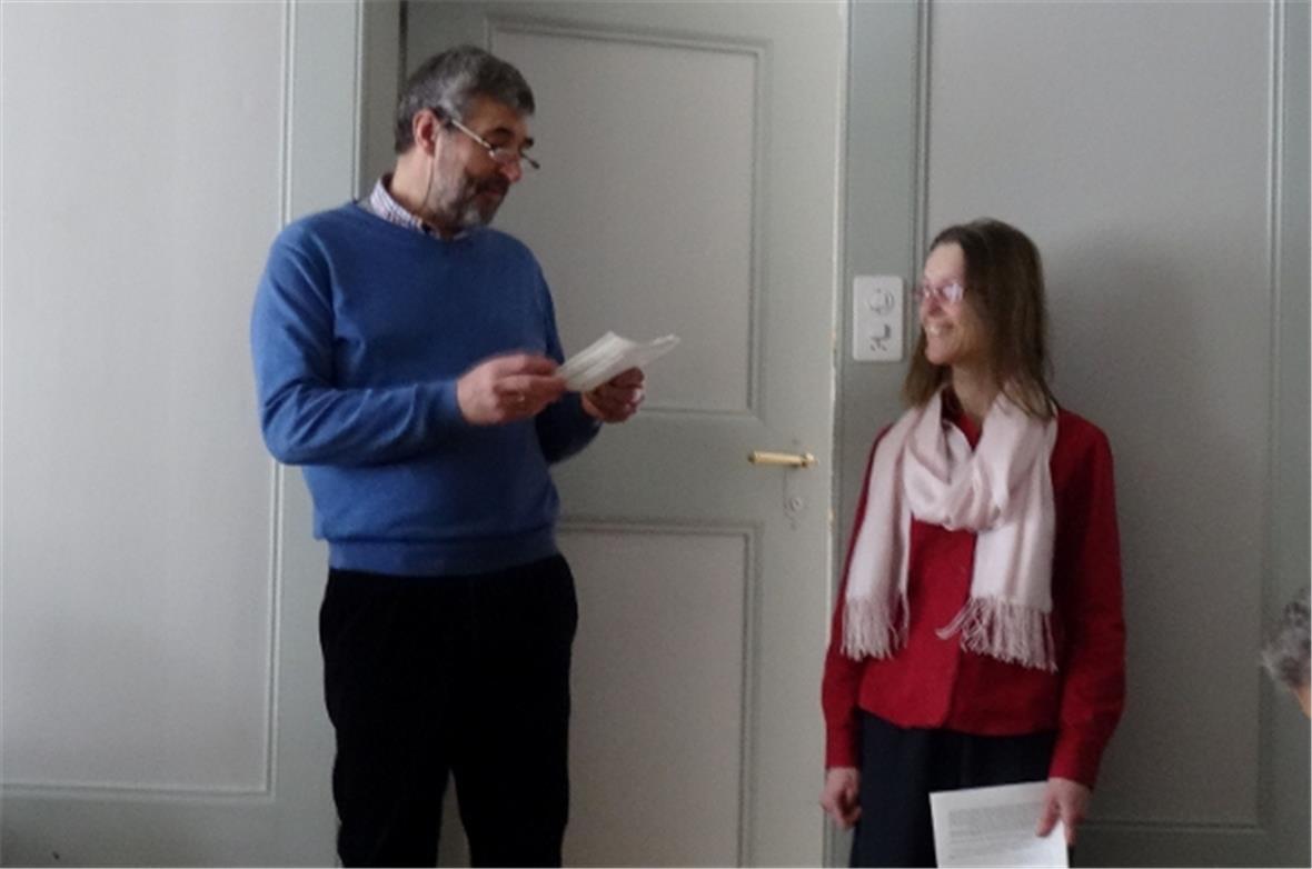 Hans Glatz moderiert auf Deutsch, Monique Buri auf Französisch.