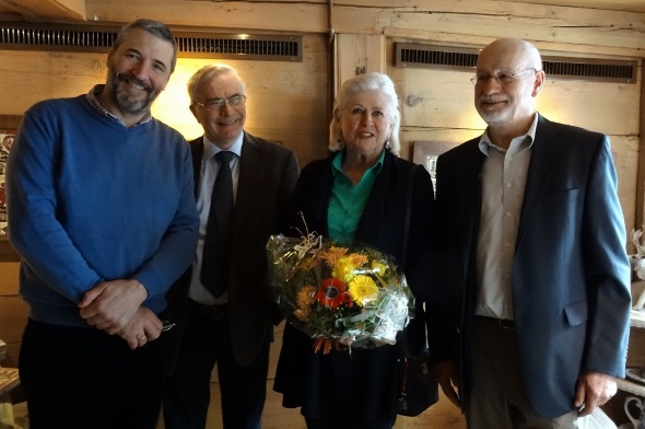 Hans-Jürgen Glatz (links) freut sich, gemeinsam mit den Künstlern, (von links) Frédéric Henchoz, Anne Rosat und Ueli Hauswirth, die Ausstellung eröffnen zu dürfen.