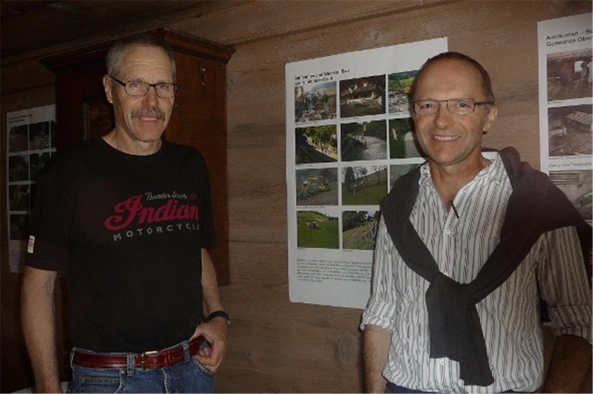 Hans-Peter Meyer (l.) und Bernhard Wüthrich haben zusammen mit Martin und Gottfried Jutzeler die Ereignisse vom August 2005 zusammengestellt.