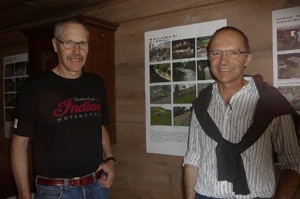 Hans-Peter Meyer (l.) und Bernhard Wüthrich haben zusammen mit Martin und Gottfried Jutzeler die Ereignisse vom August 2005 zusammengestellt.