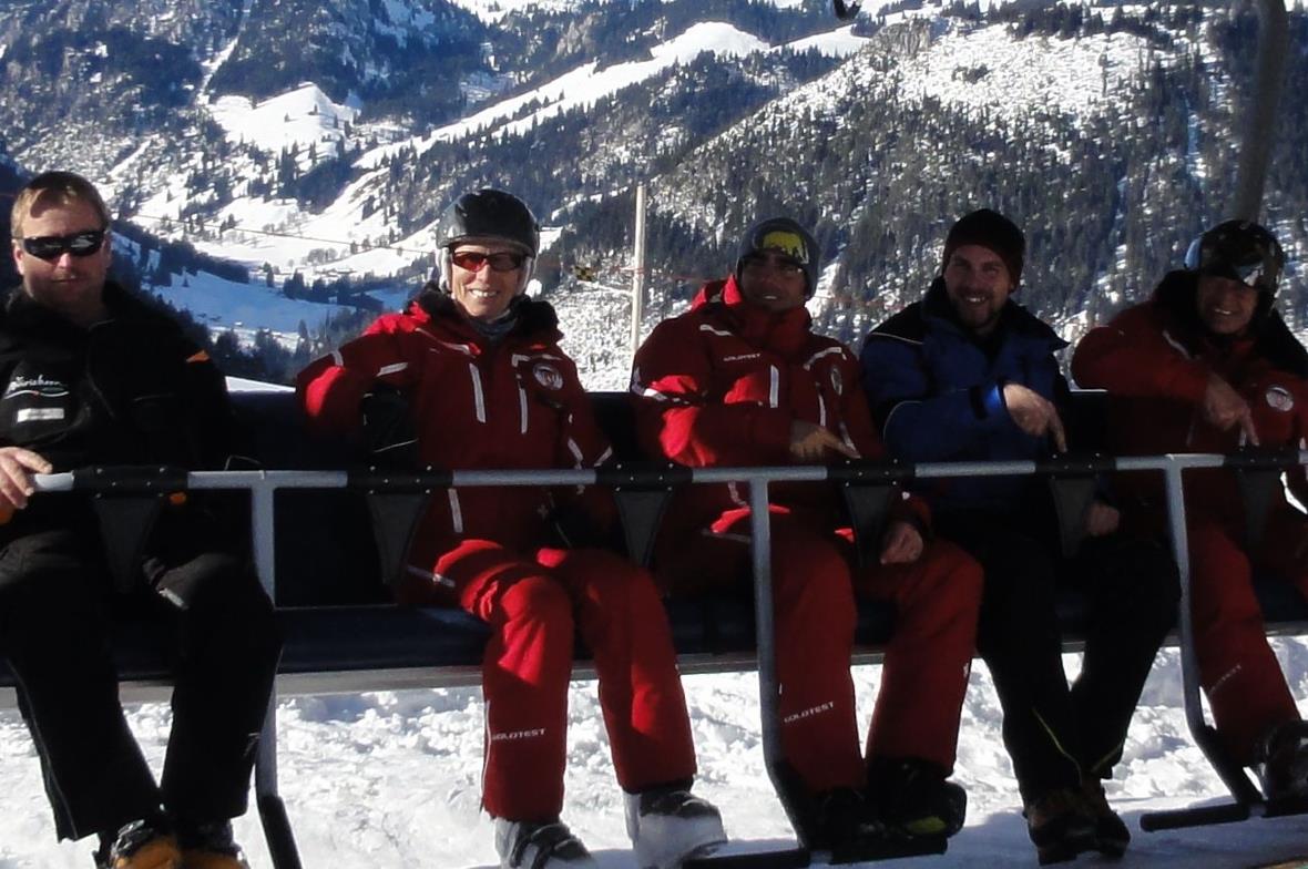 Hans Wiedmer, Pisten- und Rettungschef Wiriehornbahnen AG, Hanni Mani, Skischule Wiriehorn, Bruno Allenbach, Leitung Skischule Wiriehorn, Andreas Wiedmer, Geschäftsführer Wiriehornbahnen AG und Erwin Mani, Skischule Wiriehorn.