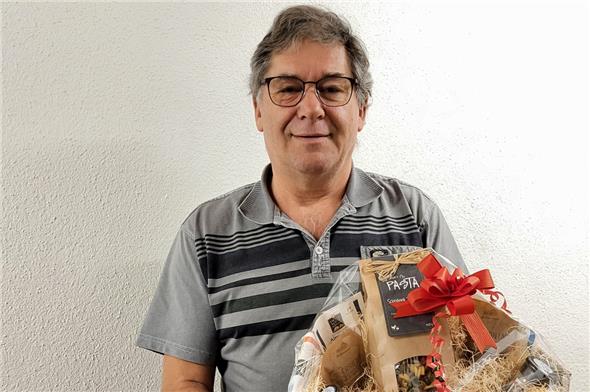 Hansjürg Freidig wurde zu seiner 80. Blutspende beschenkt.