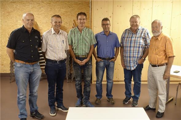 Hanspeter Schneiter (Fernwärme Zweisimmen), Nationalrat Erich von Siebenthal, Förster Daniel Schneider, Bäuertpräsident Markus Mösching, Planer Hanspeter Abbühl und Gottfried Trachsel, bisherige Vorarbeiten.