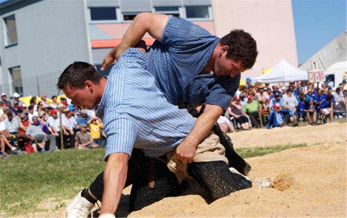 Hansruedi Lauper war in Täuffelen nicht zu bezwingen. Selbst Schwingerkönig Kilian Wenger tat sich schwer.