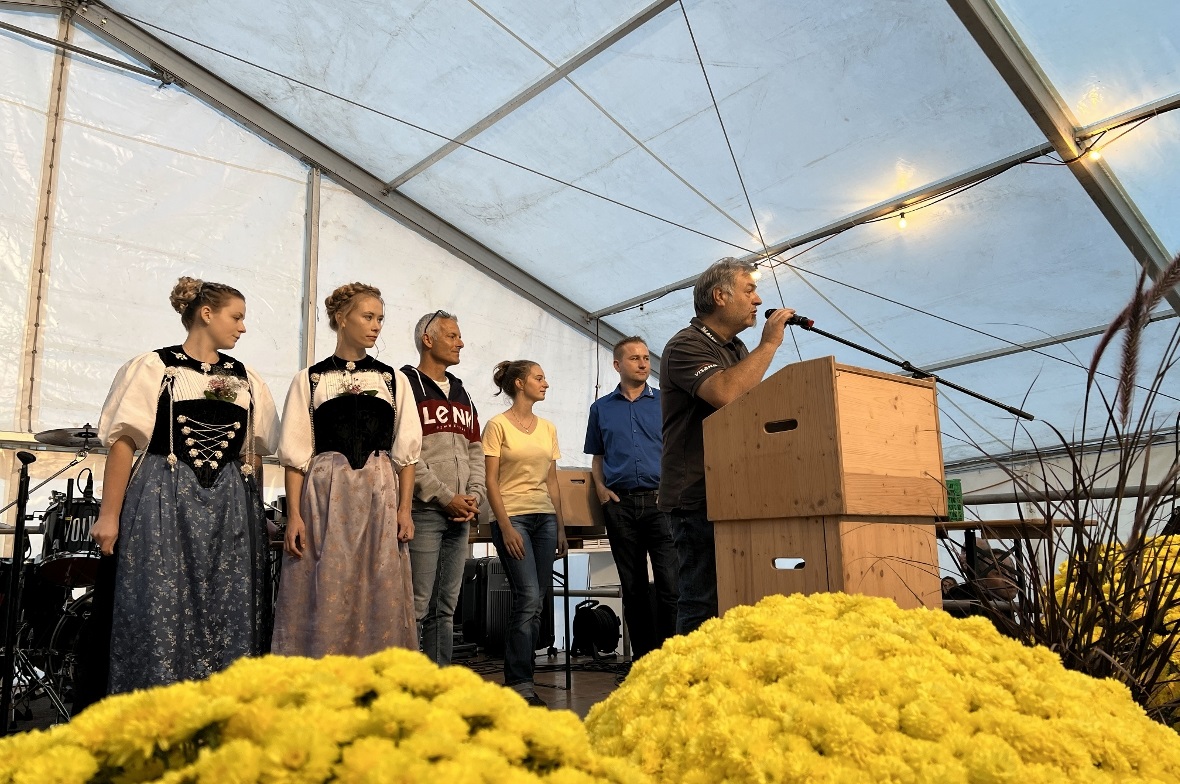 Hansruedi Soltermann, Sportchef Hornusser Utzigen verlas die Rangierungen.