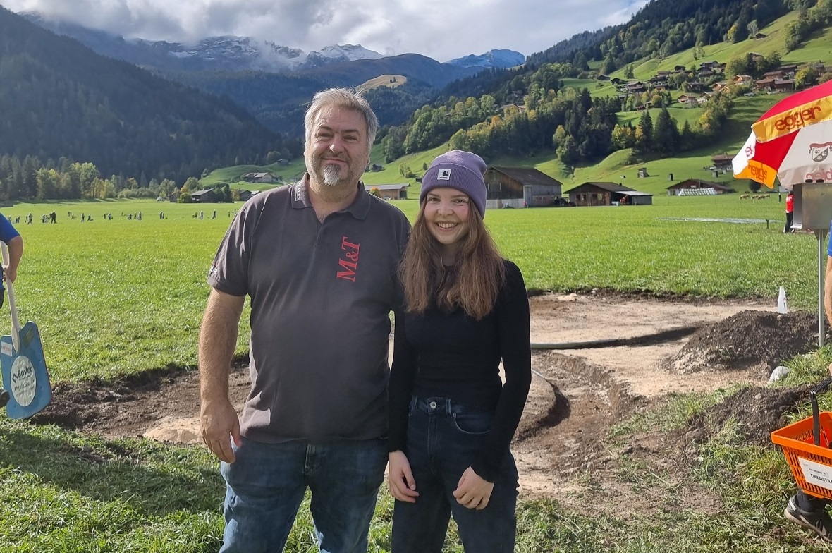 Hansruedi Soltermann vom OK und der Hornussergesellschaft Utzigen und Florence L...