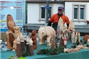 Hansueli Knöri «schnitzte» die Tiere mit der Motorsäge.  