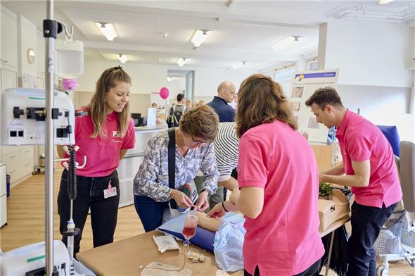 Hauptbestandteil der Veranstaltung war ein signalisierter Rundgang über 23 Stationen durch das Spital.