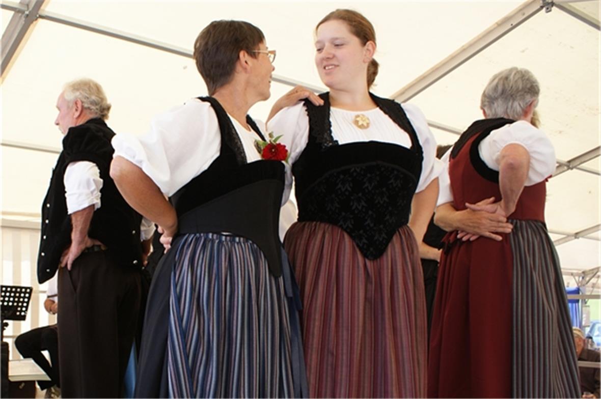 Herausgeputzt: Die Mitglieder der Trachtengruppe Erlenbach präsentierten sich in...