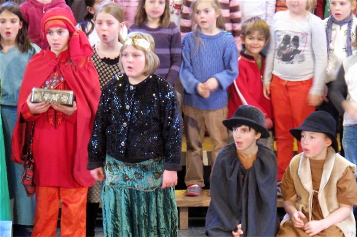 Herodes will unbedingt wissen, wo sich dieses geheimnisvolle Königskind befindet...