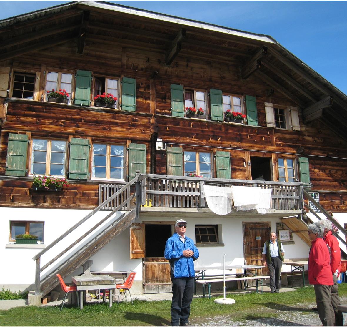 Herr Roth vor der Bäderalp