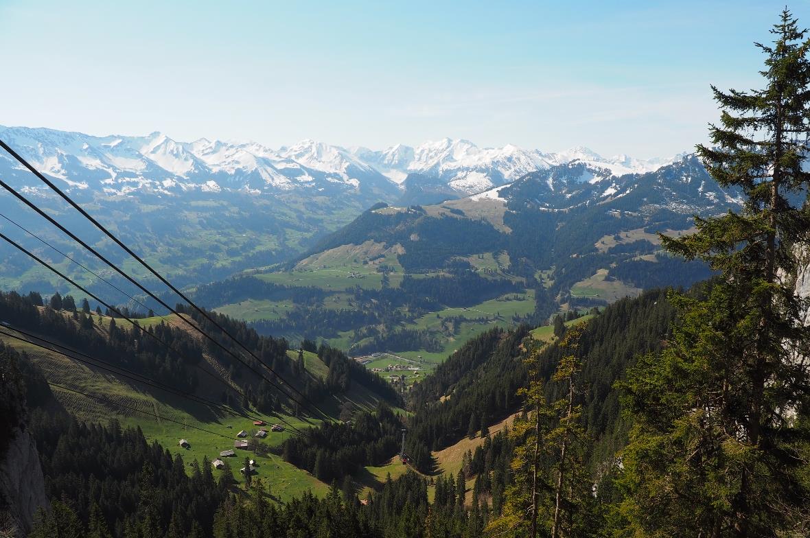 Herrliche Aussicht aus der Mittelstation Chrindi.
