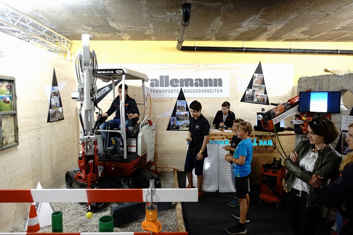 Hier freuten sich nicht nur die Kinder auf Spielen. Auch viele Erwachsene wollte...