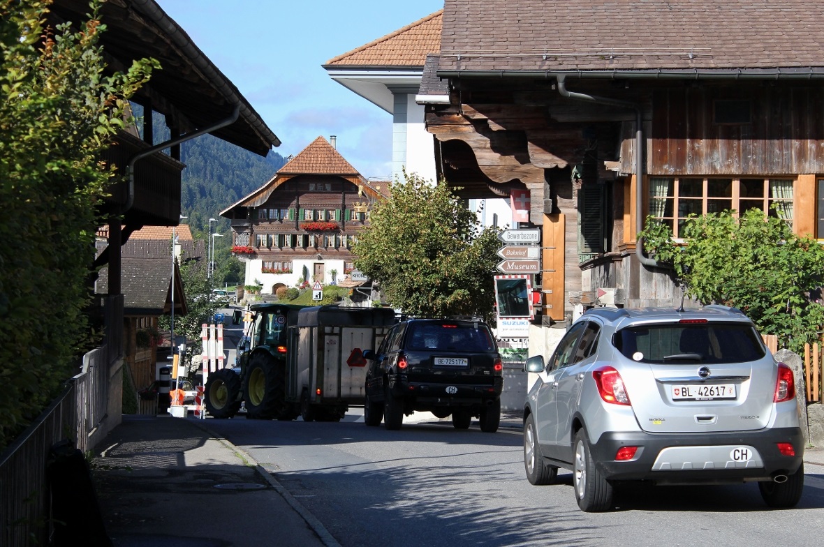 Hier ist noch nichts verändert worden. Die Durchfahrt ist sehr eng.