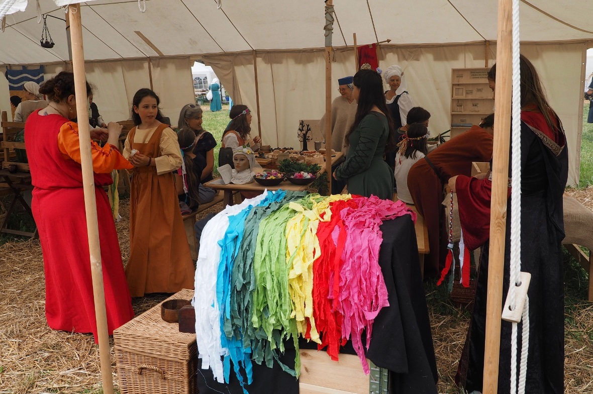 Hier konnten schöne Haarkränze gestaltet werden.