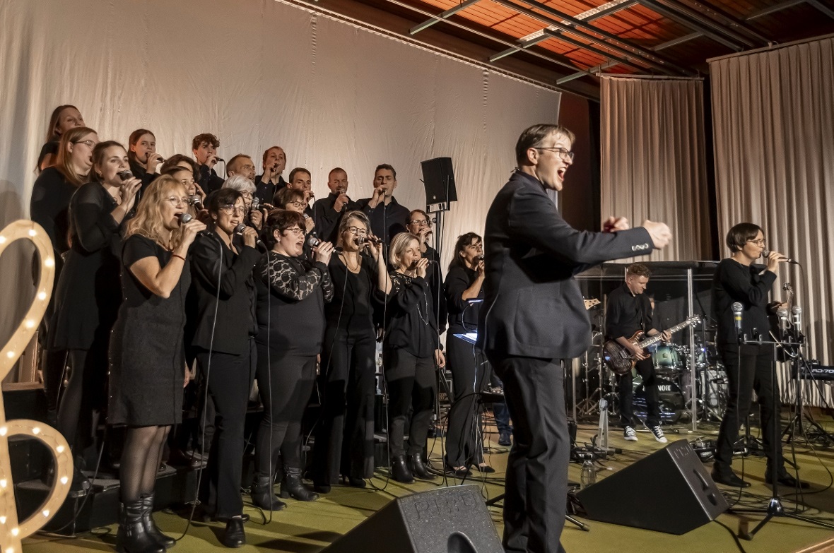 Hinreisend und begeisternd präsentierte sich der Gospelchor Oberwil.