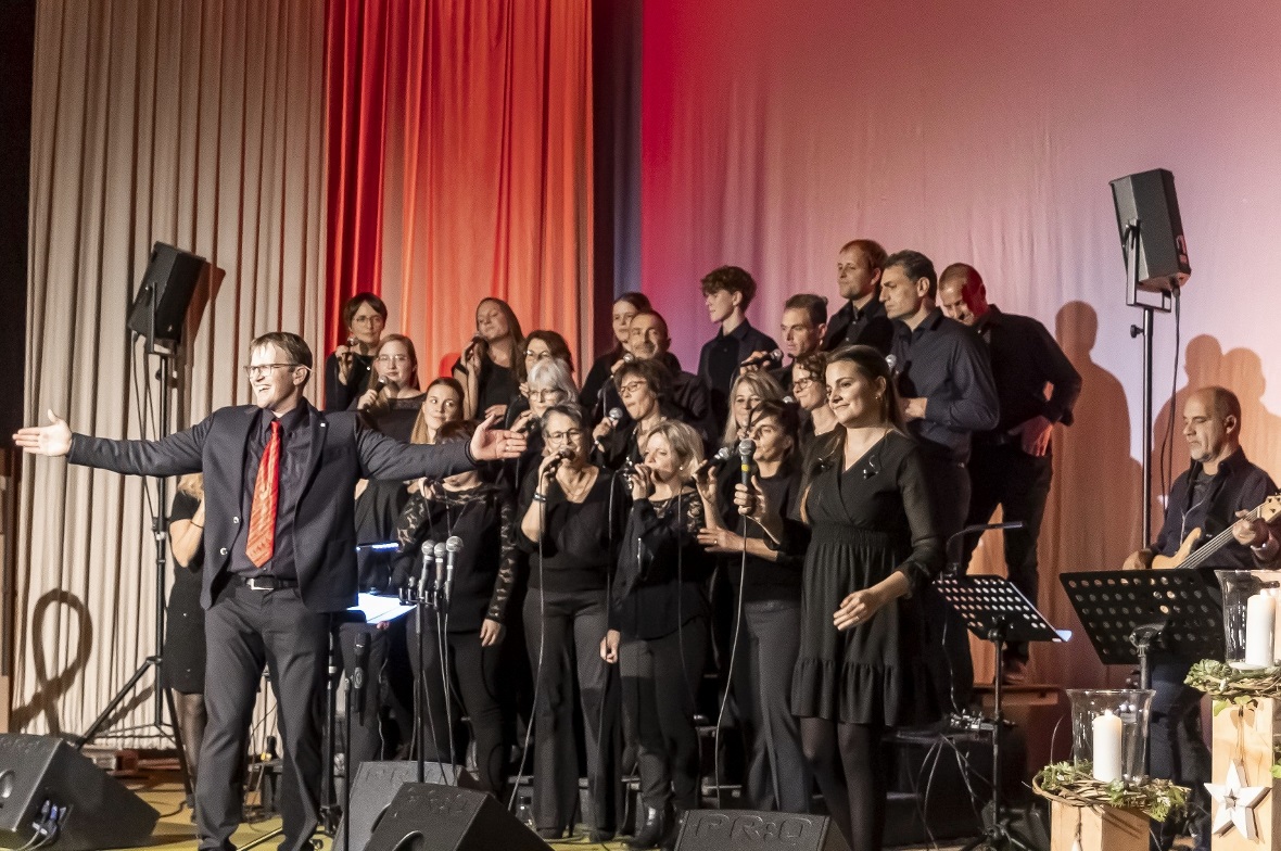 Hinreisend und begeisternd präsentierte sich der Gospelchor Oberwil.