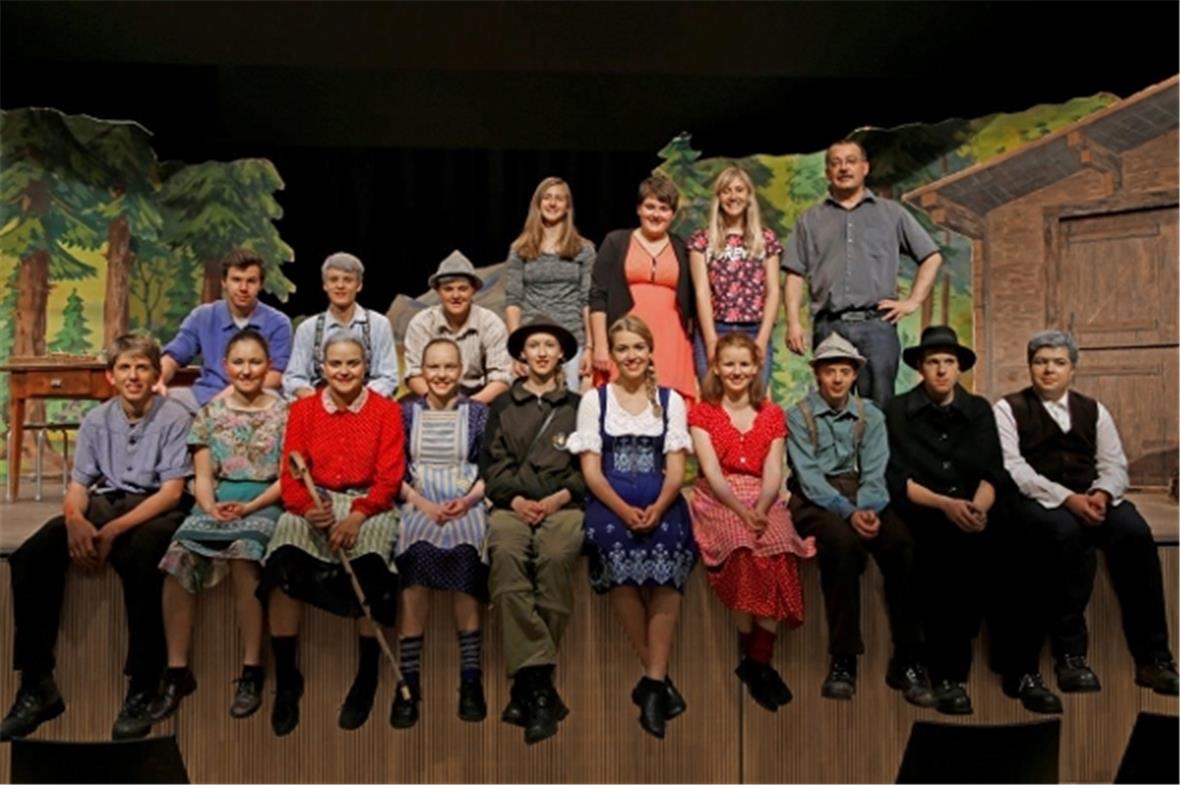 Hinten: Felix Istvan, Philipp Rösti, Roel Schmid, Zenia Hunziker, Isabelle Zelle...