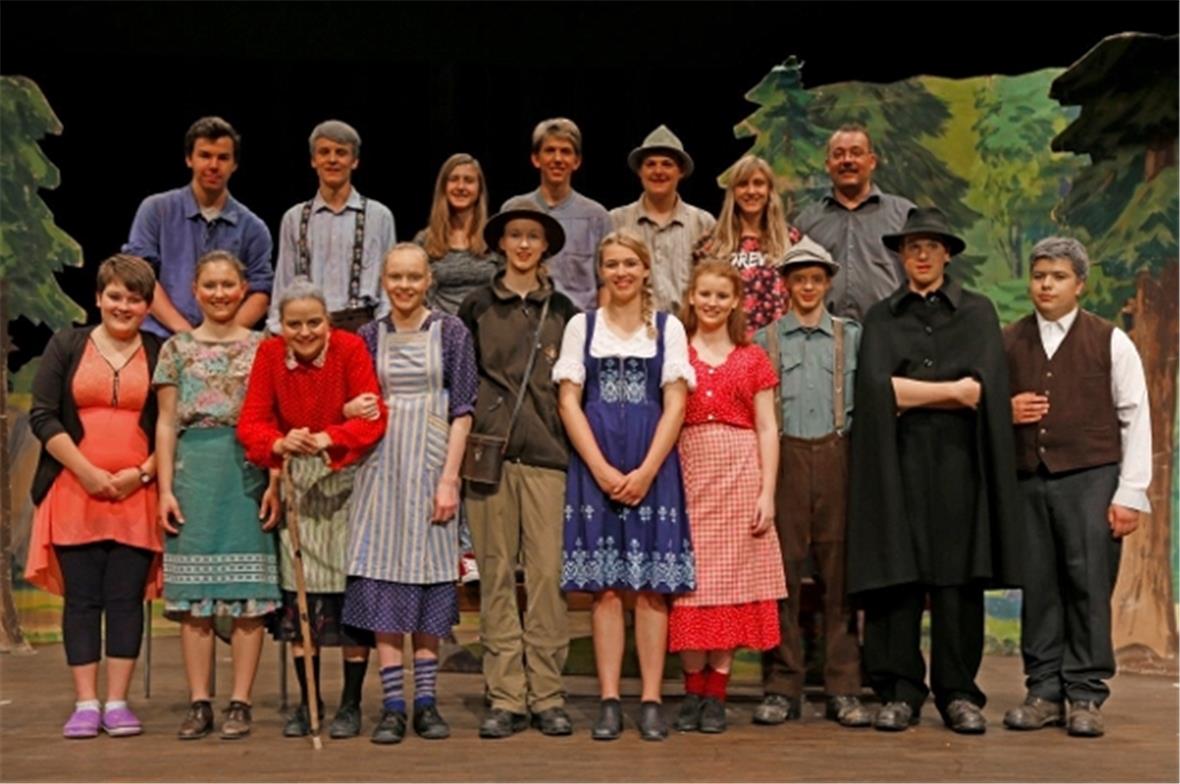 Hinten: Felix Istvan, Philipp Rösti, Zenia Hunziker, Nathanael Lauber, Roel Schm...