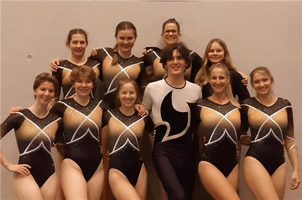 Hinten: Luana Schmocker, Rieke Schweizer, Estelle Vorpe, Sanna BrandVorne: Anna Müller, Anja Ginggen, Sara Müller, Lukas Gempeler, Sibylle von Känel, Vanessa Hefti.