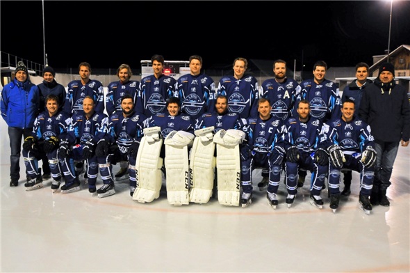 Hinten: Paul Wälti, Eric Wält, Daniel Ziörjen, Michael von Känel, Nils Rindlisbacher, Noah Wälti, Joël Wälti, Remo Schletti, Silvio Zeller, Björn Rindlisbacher, Jöggi Zeller. Vorne: Florian Perren, Dominik Schneider, Kevin Perren, Rafael de Mouro Cunha, Dominic Salzmann, Mathias Boschung, Patric Salzmann, Martin Rufener; Es fehlen Sandro und Lukas Walker.