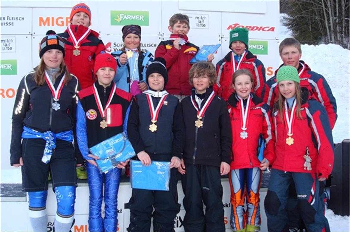 Hinten: Sven Müller, Franziska Trachsel, Simon Knöri, Nathanael Lauber, Simon La...