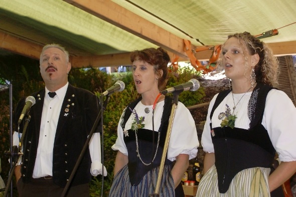 Hoderjodler-Terzett mit Paul Neukomm, Sophie Hofmann und Nadine Neukomm