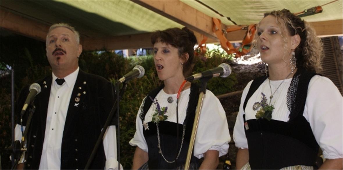 Hoderjodler-Terzett mit Paul Neukomm, Sophie Hofmann und Nadine Neukomm