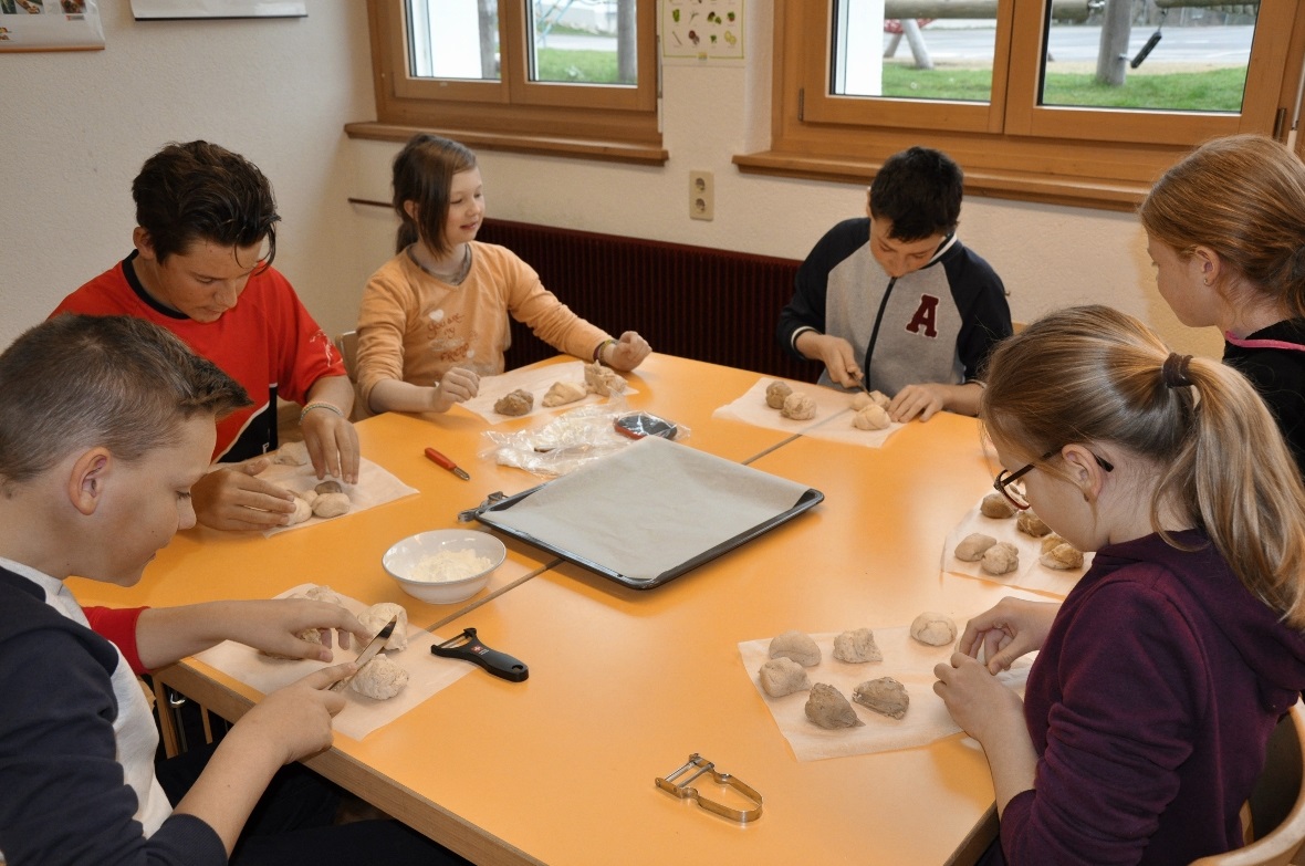 Höchste Konzentration – sodass auch jedes Partybrot richtig aussieht!