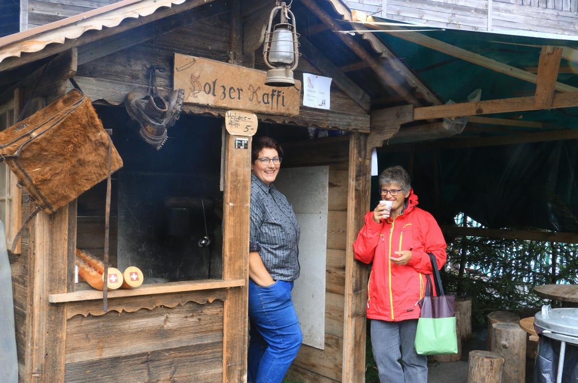 Holzer Kaffi, Ruhe vor dem Sturm, Stand Michael und Christa Guggisberg