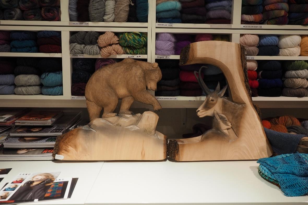 Holzschnitzereien von Paul Fuchs im Heimatwerk