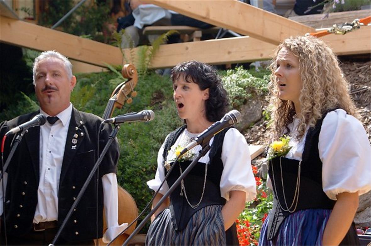 «Horejodler-Trio» Paul Neukomm, Sophie Hofmann und Nadine Neukomm,