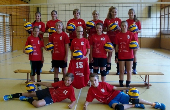 H.v.l.: Naomi Matti, Carmen Christeler, Marianne Sulliger, Antonia Schmid, Yasmin Rösti, Zenia Hunziker. M.v.l.: Nadine Lanz, Larissa Hiltbrunner, Lia Mathis, Gina Sigl, Murielle Rindlisbacher. V.v.l.: Tom Grütter, Yann Ziörjen.