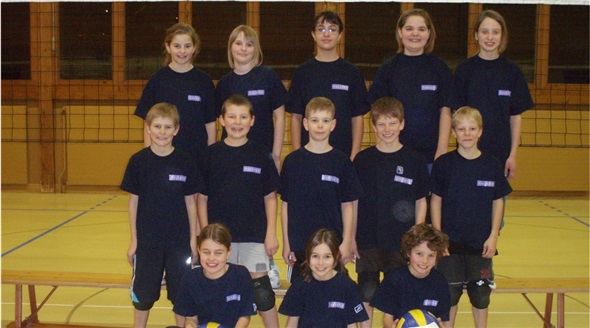 H.v.l.: Noemi Fehr, Liv Häberli, Gina Espignola, Carole Bühler, Celia Matti; m.v.l.: Simon Allemann, Marcel Grütter, Dario Müller, Dominic Rufener, Loris Perren; v.v.l.: Sarah Lanz, Naomi Matti, Nadine Lanz