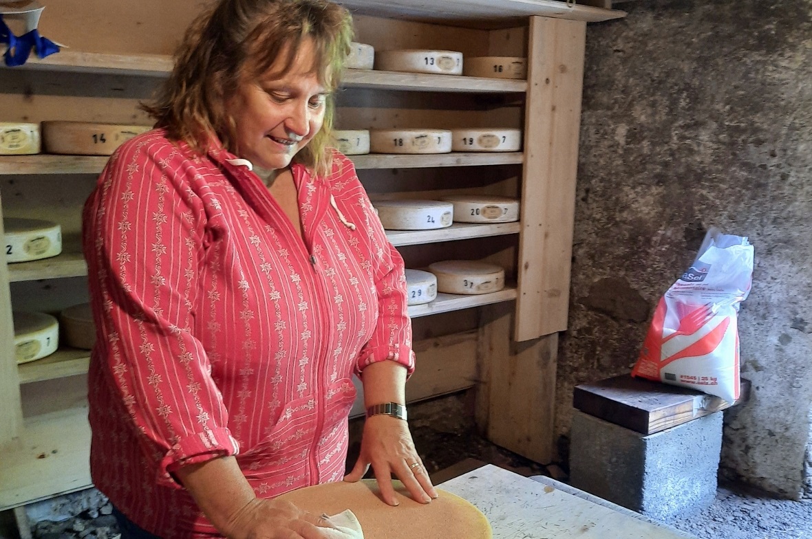 Ida Erb aus Schwenden wurde für 40 Jahre auf der Alp Grimmi geehrt.