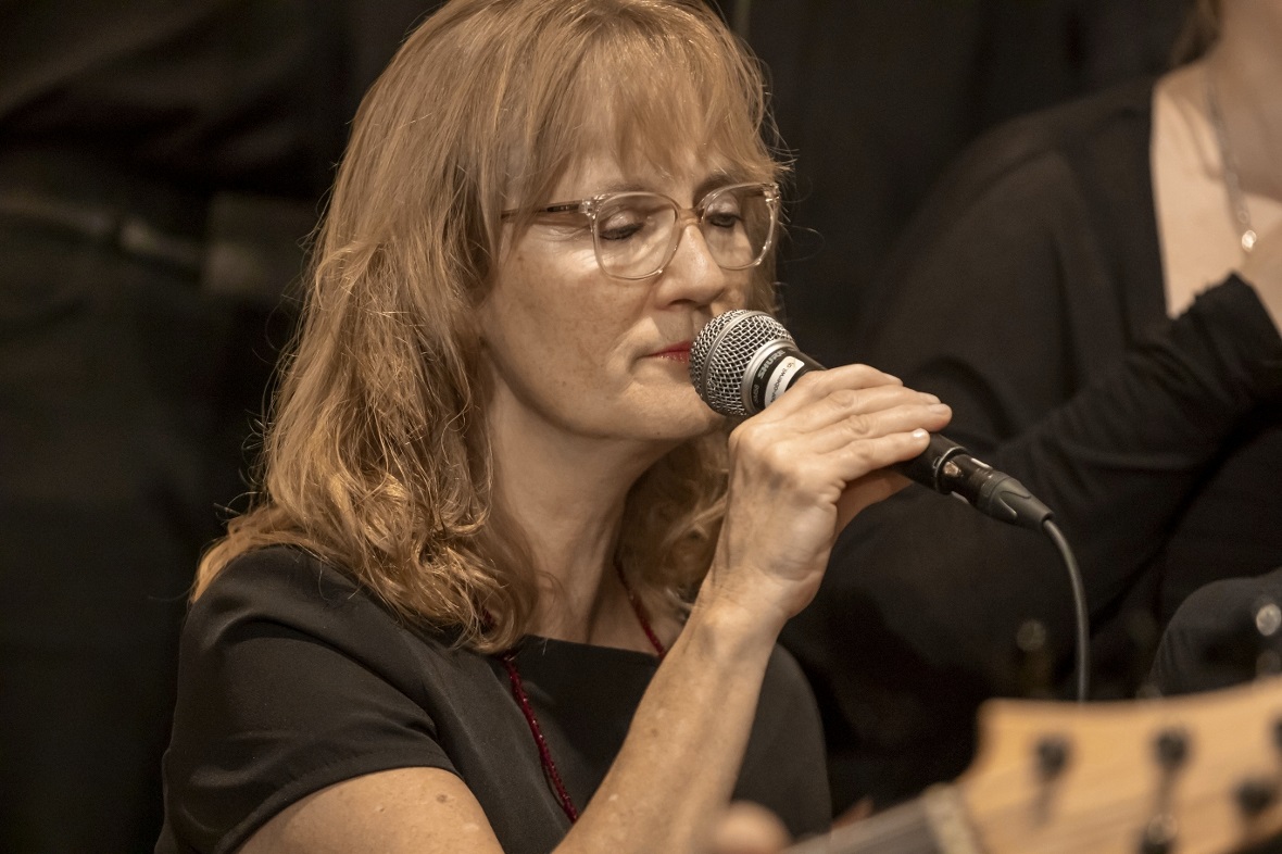 Im Chor singt man mit Gefühl,