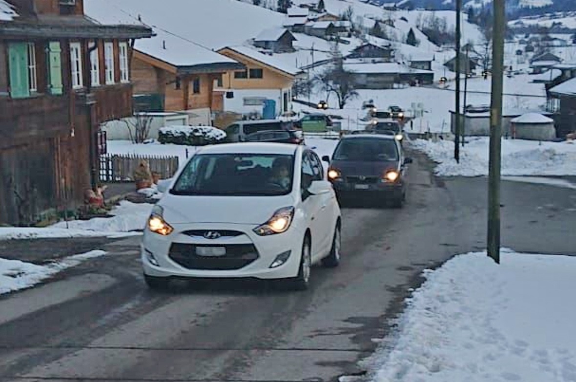 Im Dorf Matten stauten sich die Autos.