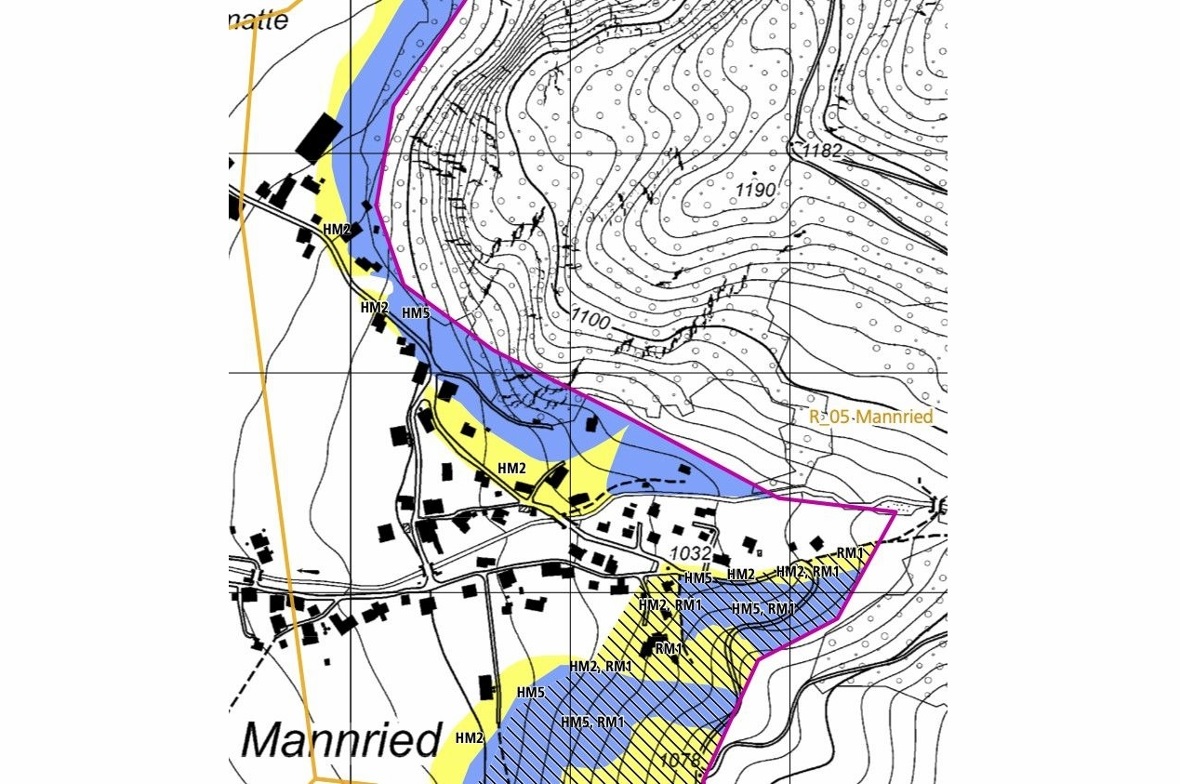 Im Gebiet Gärschtere (schraffiert) rutscht der Hang mit 2 bis 10 cm pro Jahr. Qu...