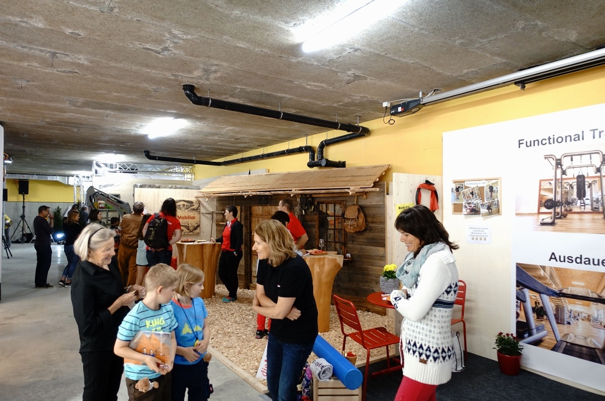 Im Hintergrund die Mobiliar, vorne das Body-Fit.