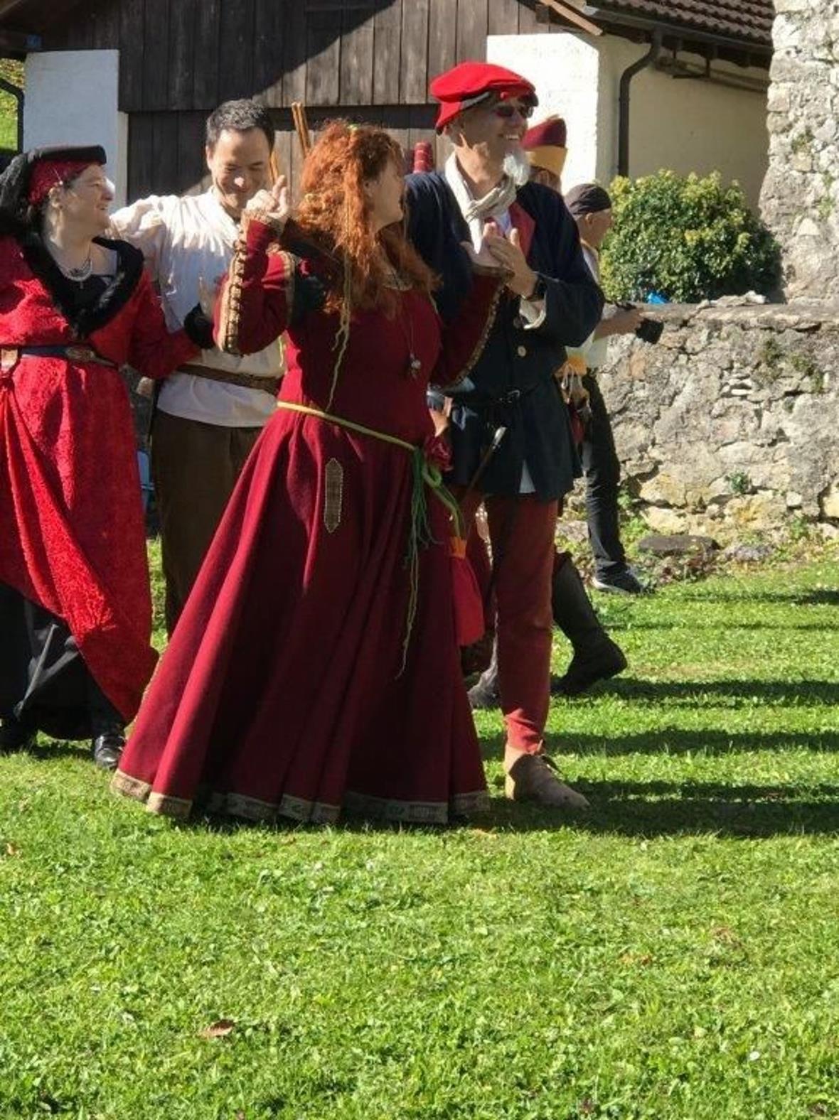 Im Hof wurden mittelalterliche Tänze aufgeführt.