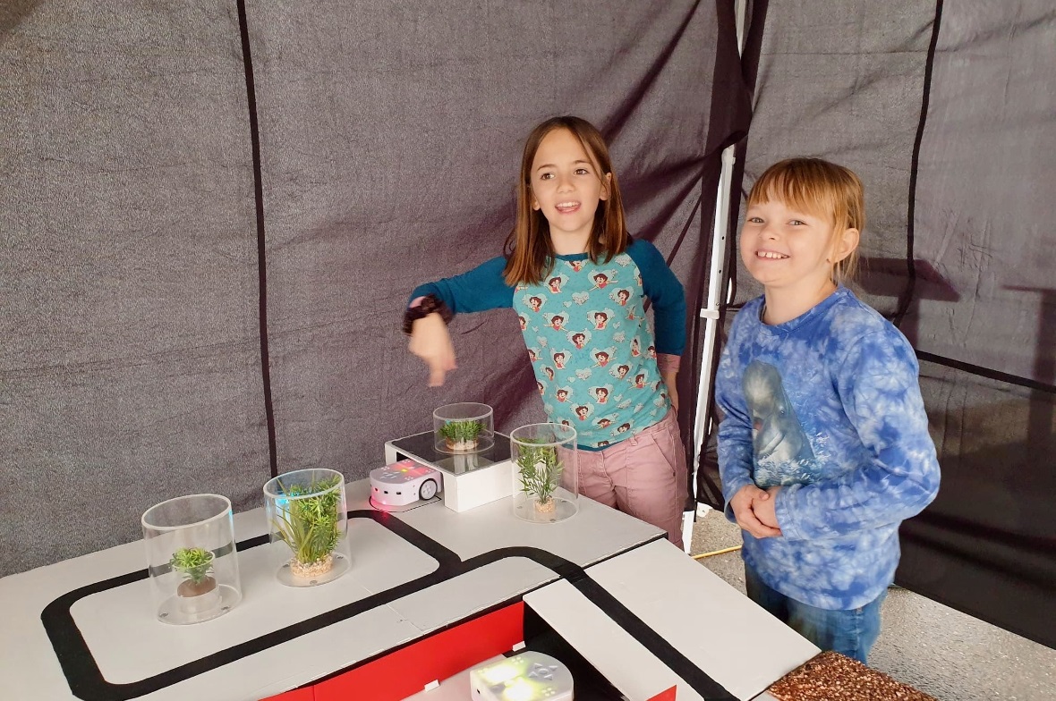 Im MINT-Zelt wird das Gelernte über den Thymio-Roboter bei der Mars-Mission ange...