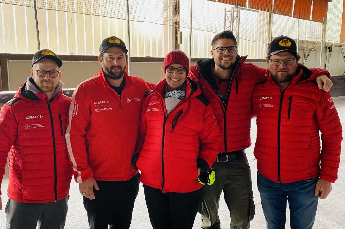 Im Nationalkader nominiert waren vom ESC Zweisimmen Rinderberg Sandro Bischoff, Tobias Bischoff, Madlaina Caviezel, Andri Puorger und Heinz Knöri.