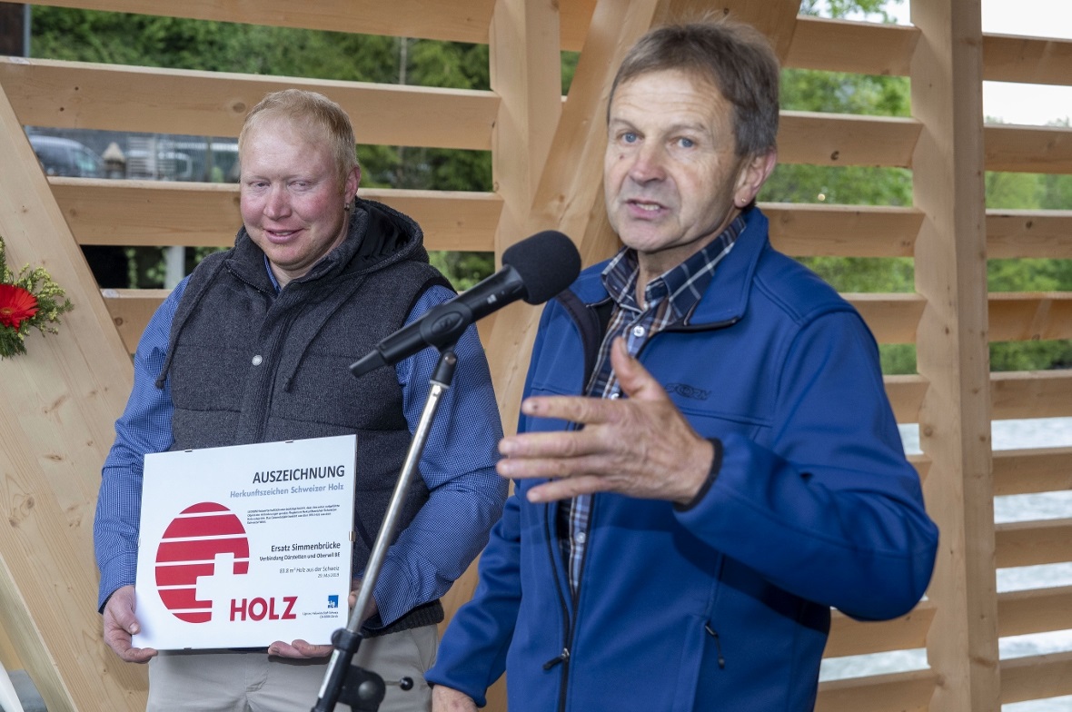 Im Rahmen der Einweihung am 29. Mai wurde die Brücke mit dem «Herkunftszeichen S...