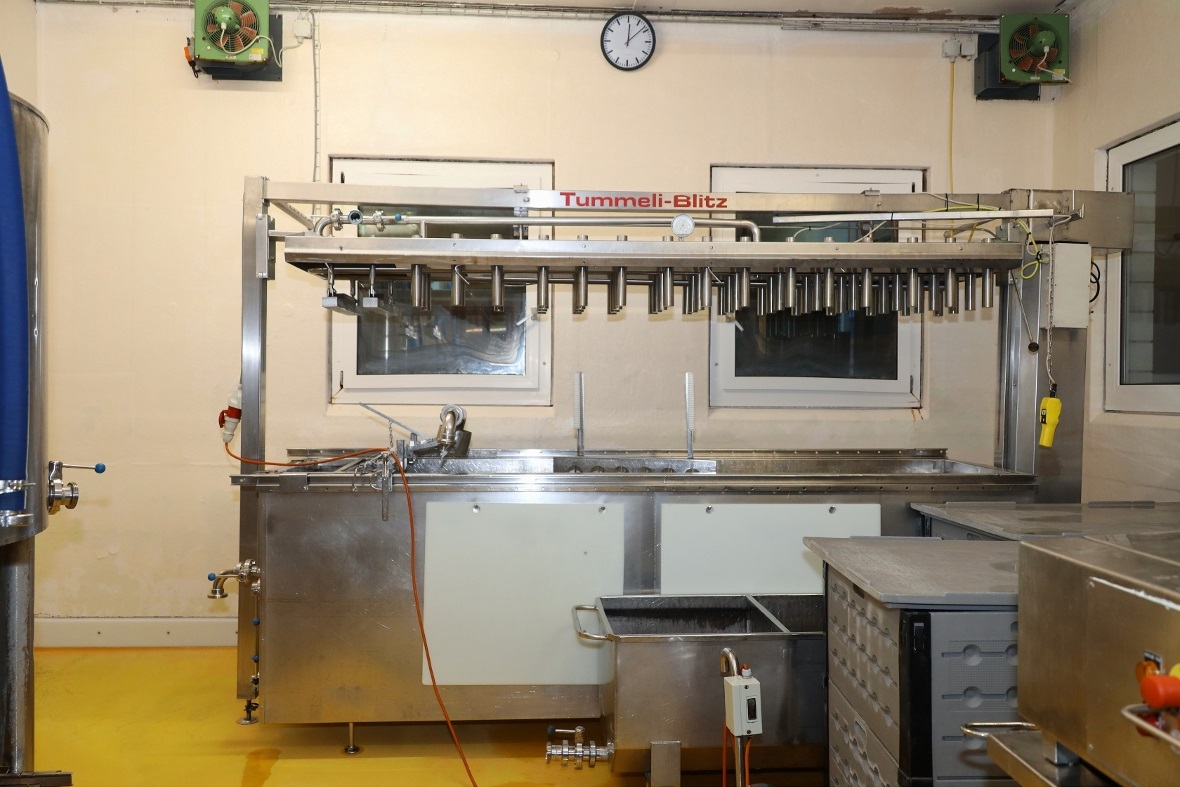 Im Tummeli Blitz werden die Tummeli gepresst. Pro Charge werden 110 Tummeli herg...