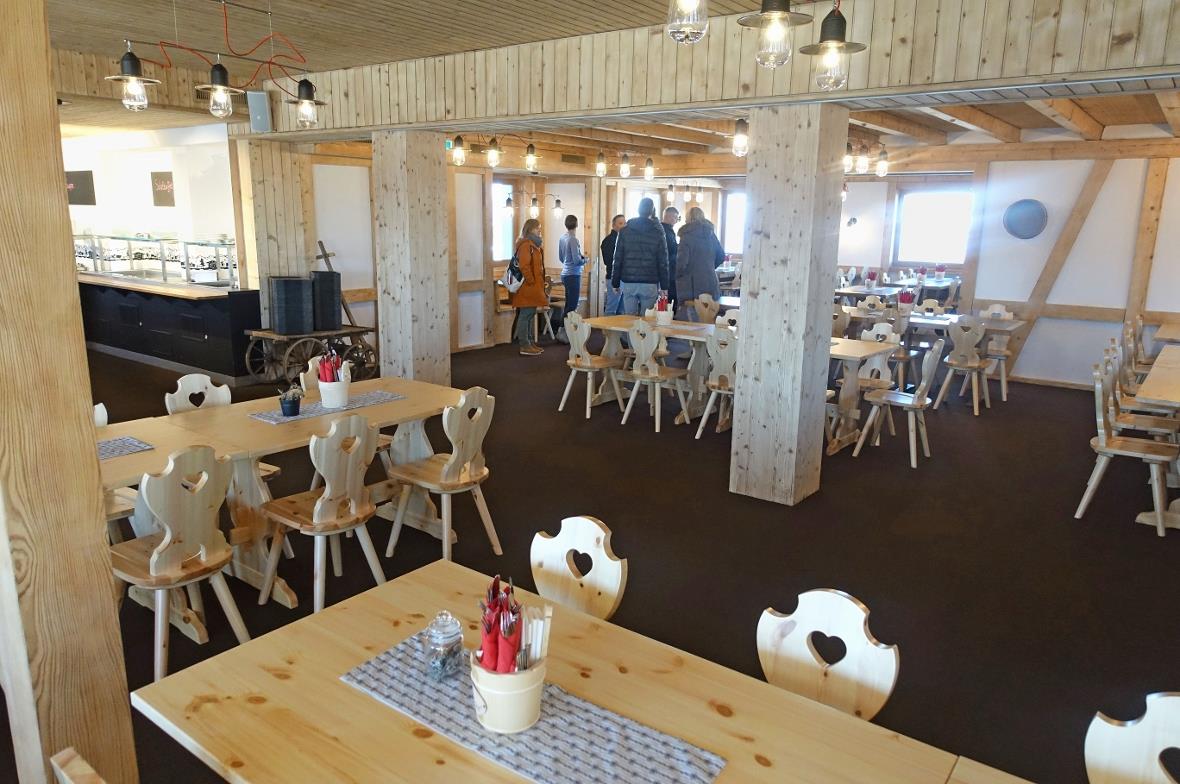 Im positiven Sinne kaum wiederzuerkennen: Das Bergrestaurant Rinderberg-Spitz in...