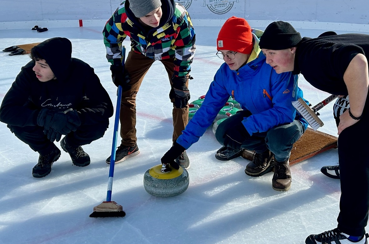 Im späteren Siegerteam wurde intensiv diskutiert und beraten.