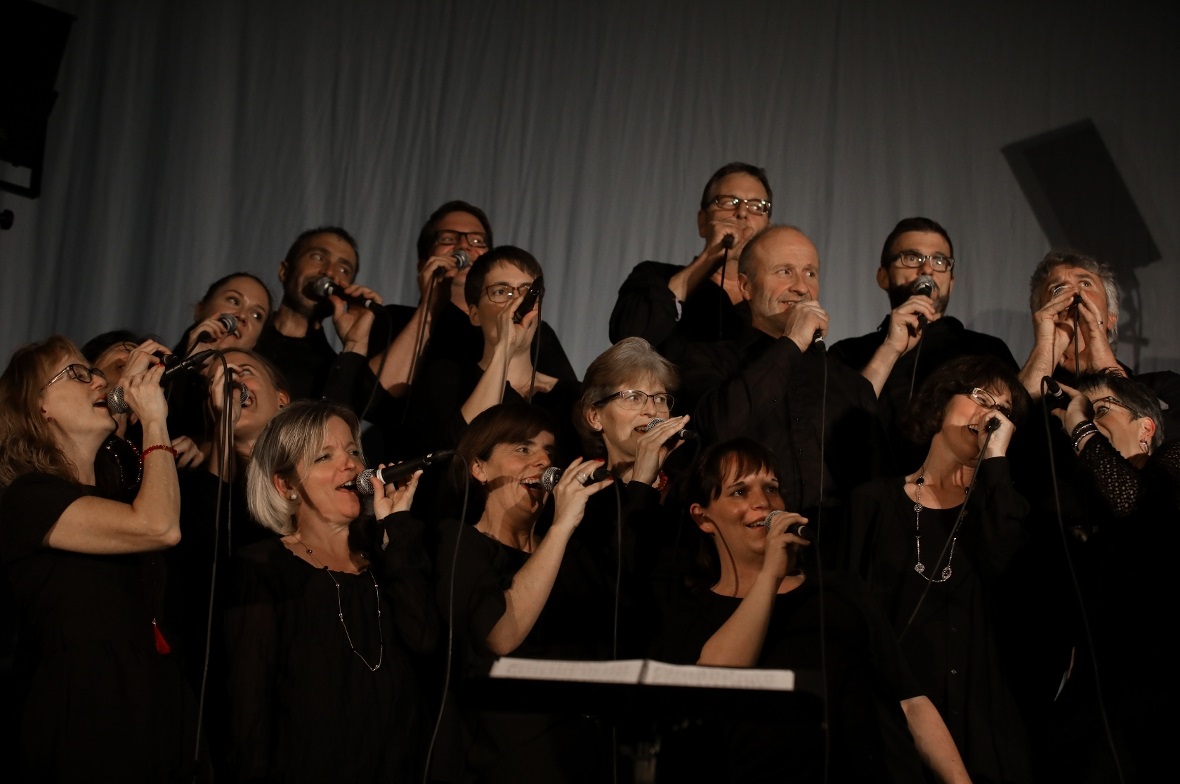 Imposant und eindrücklich brachten die Sänger und Sängerinnen den Gospel zum Pub...