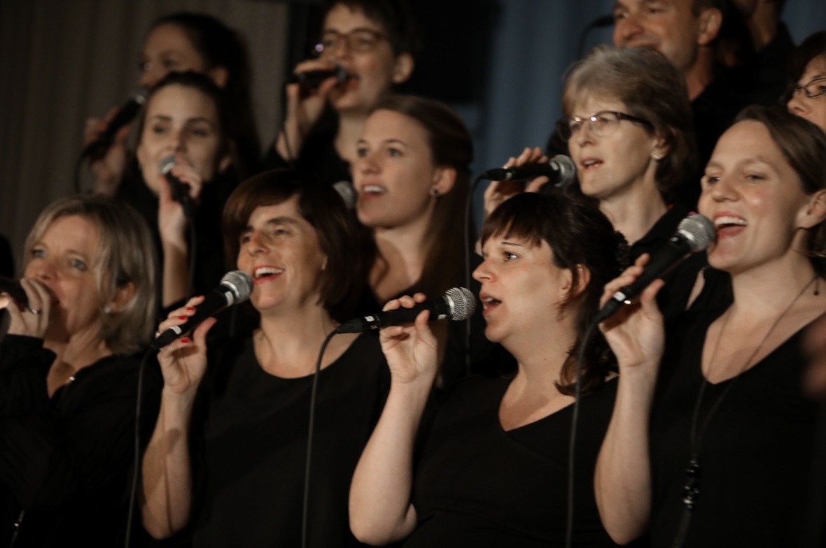 Gospelchor Oberwil berührte in der Seele und im Herzen Imposant und eindrücklich brachten die Sängerinnen und Sänger beim abschliessenden Konzert in Oberwil den Gospel zum Publikum.