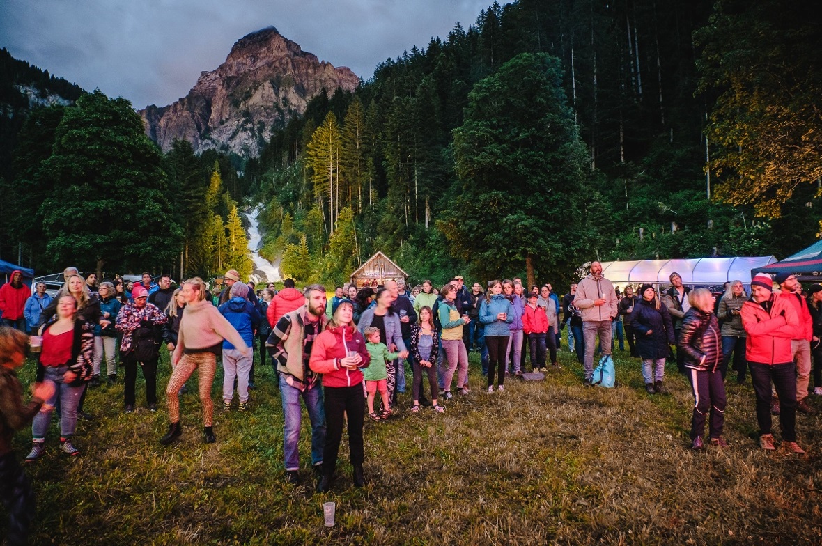 Impressionen vom ersten Tag des Live at the Falls 2022 im Simmental.